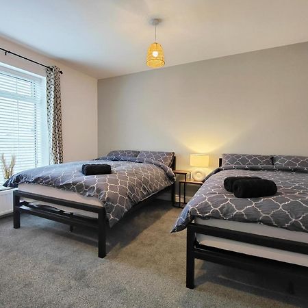 Stott House - Bright Spacious Townhouse 15 Minutes To Central Manchester With Free Parking Villa Exterior photo
