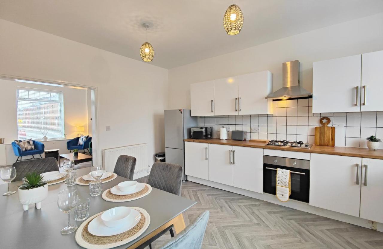 Stott House - Bright Spacious Townhouse 15 Minutes To Central Manchester With Free Parking Villa Exterior photo