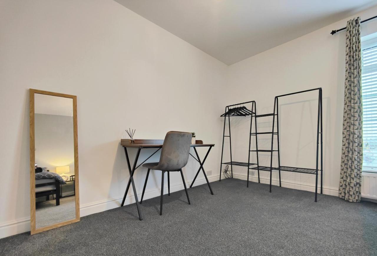 Stott House - Bright Spacious Townhouse 15 Minutes To Central Manchester With Free Parking Villa Exterior photo