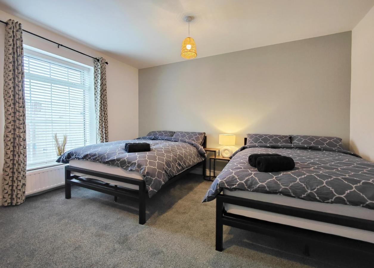 Stott House - Bright Spacious Townhouse 15 Minutes To Central Manchester With Free Parking Villa Exterior photo
